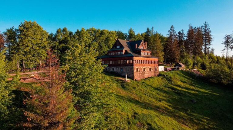 Schronisko PTTK na Stożku