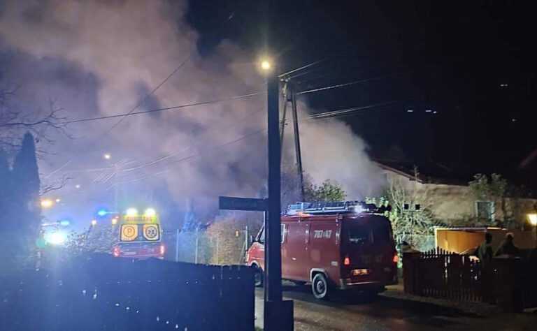 Pożar w Łodygowicach – ogień rozprzestrzenił się na dom mieszkalny!