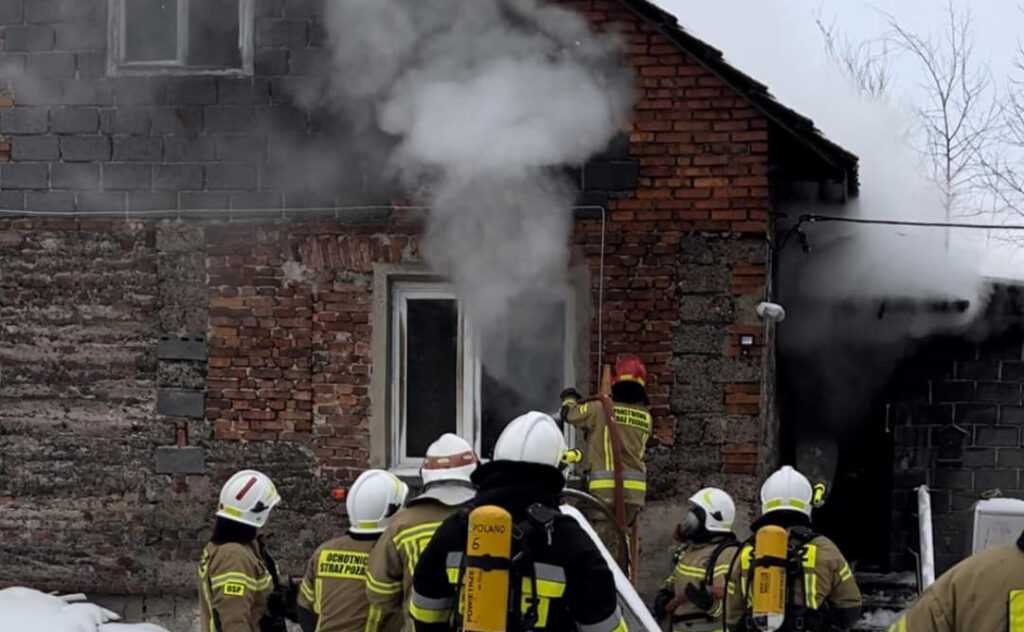 Pożar w Bestwinie – poszkodowanych zostało dwóch strażaków OSP!