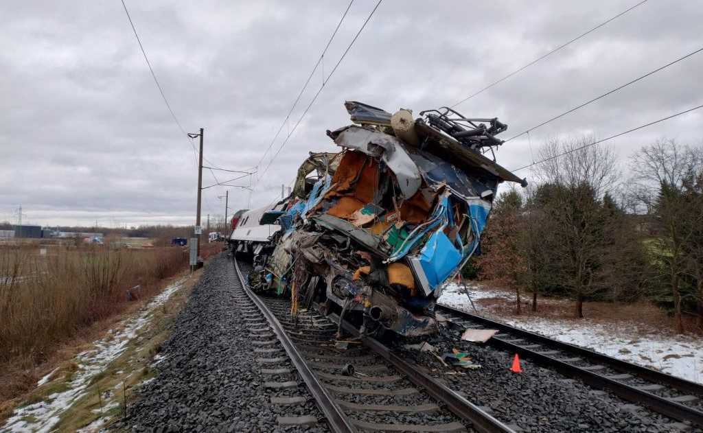 Wypadek kolejowy w Czechach – nie żyje maszynista, 16 osób rannych