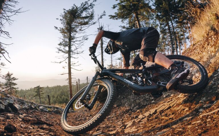 Górskie ścieżki rowerowe Beskidy – odkryj raj dla miłośników enduro!