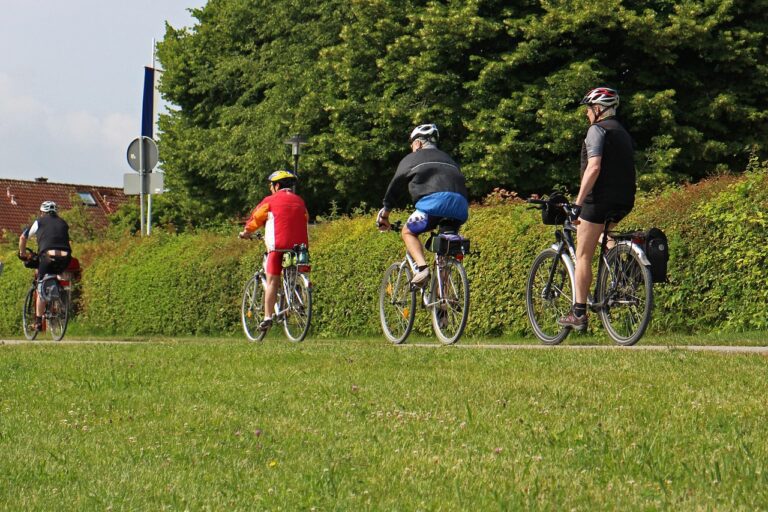 Rozbudowa sieci tras pieszo-rowerowych na Żywiecczyźnie – Rusza budowa nowego odcinka