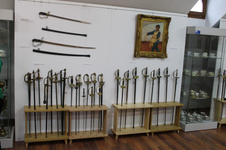 Nowe Muzeum Edukacji Historycznej w Żywcu już otwarte. Wyjątkowa kolekcja broni i militariów dostępna dla zwiedzających