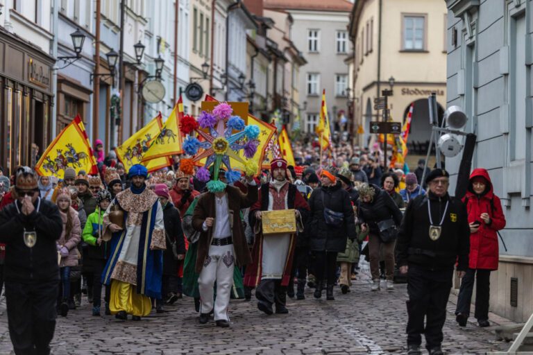 Orszak Trzech Króli w Bielsku-Białej – godziny, trasa przemarszu i atrakcje dla rodzin