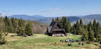 Bacówka na Rycerzowej – Schronisko z duszą na Hali Rycerzowej Bacówka PTTK na Rycerzowej