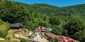 Chata Wuja Toma: beskidzki fenomen. Co tu było wcześniej i dlaczego ludzie wracają? Chata Wuja Toma