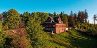 Schronisko PTTK na Stożku: 100 lat historii, herbaty i beskidzkich opowieści Schronisko PTTK na Stożku