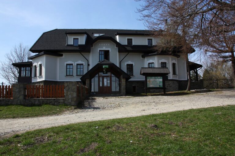 schronisko pttk na magruce wilkowickiej