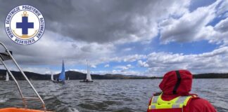 Jacht wywrócił się podczas regat. Cztery osoby w wodzie, wśród nich dziecko Beskidzkie WOPR Oddział Rejonowy w Żywcu