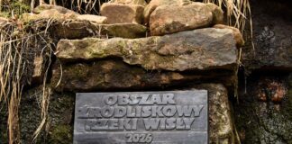 To nie jest zwykła tablica w górach. Tak uporządkowano dojście do symbolicznych źródeł Wisły
