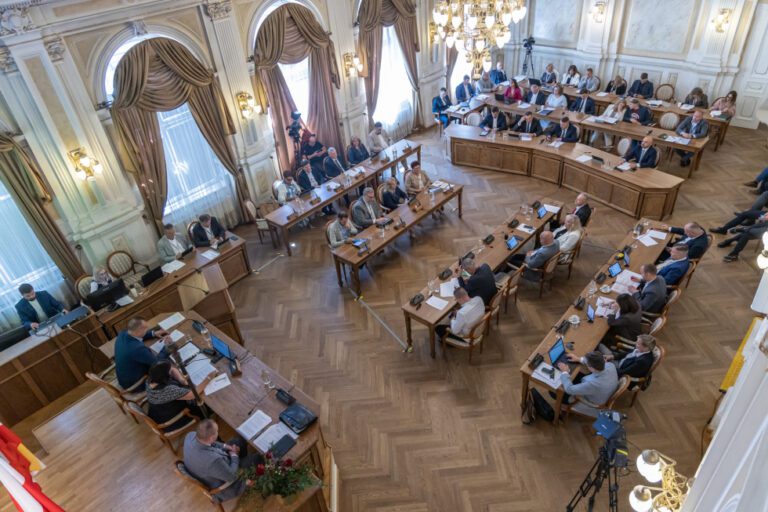 Bielsko-Biała mówi „nie” decyzji NFZ. Radni i prezydent zjednoczyli siły w walce o zdrowie mieszkańców