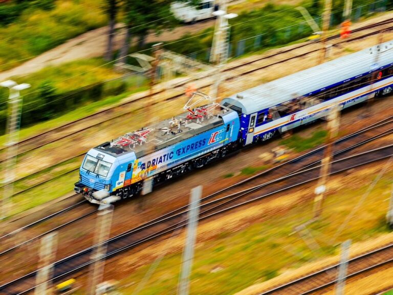 Z Beskidów nad Adriatyk z jedną przesiadką. Rusza letnie połączenie do Chorwacji