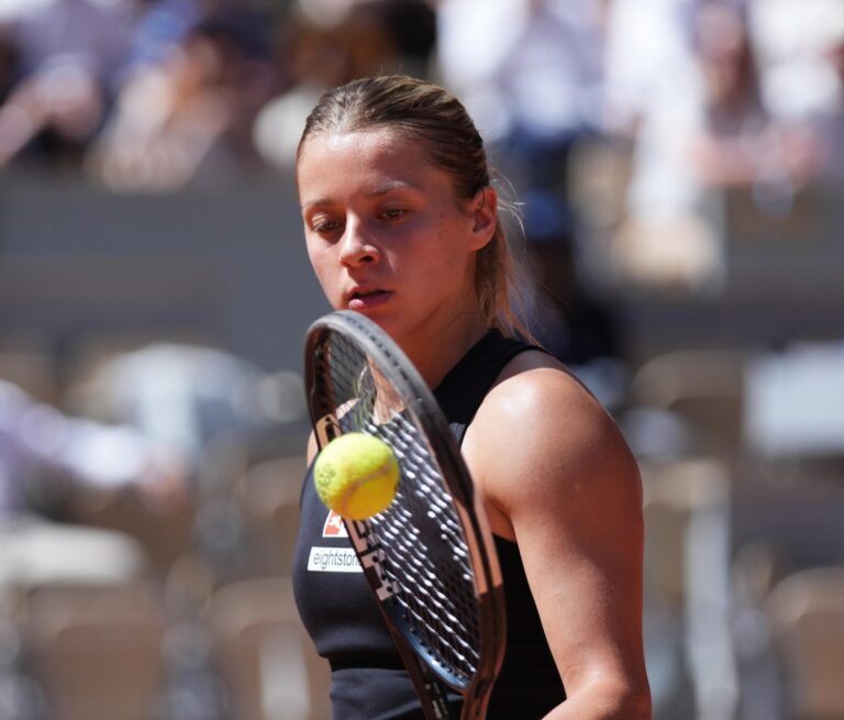 Maja Chwalińska nie zwalnia w Roland Garros. Pokonała Francuzkę i melduje się ćwierćfinale
