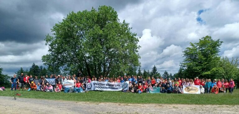 Z beskidzkich szlaków zniknęło 3300 litrów śmieci. W akcji wzięły udział setki dzieci