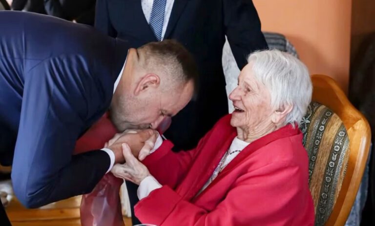 100-latka z Żywca marzyła o jednym zdjęciu. Prezydent przyjechał do niej osobiście