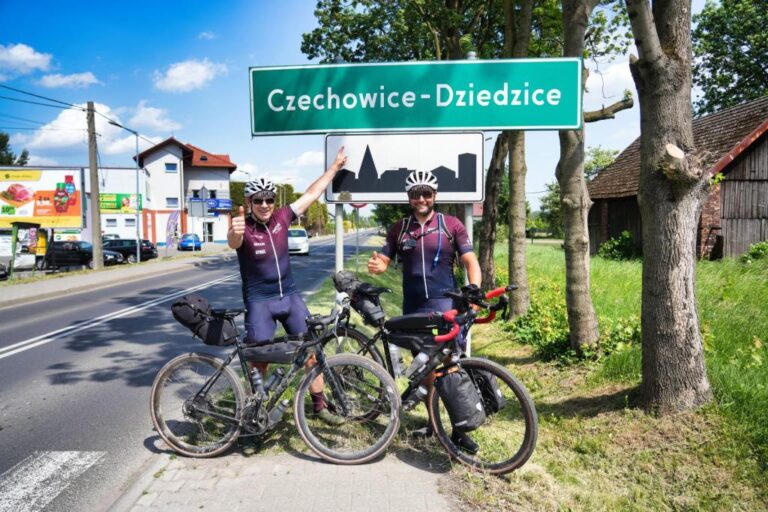 Przejechali z Barcelony do Czechowic-Dziedzic. Rowerowa wyprawa miała wyjątkowy cel