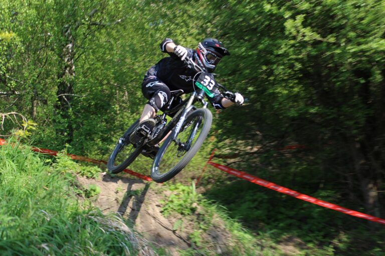 Mistrzostwa Polski Downhill na Górze Żar. W weekend rywalizacja, finały i Monster Whip Contest