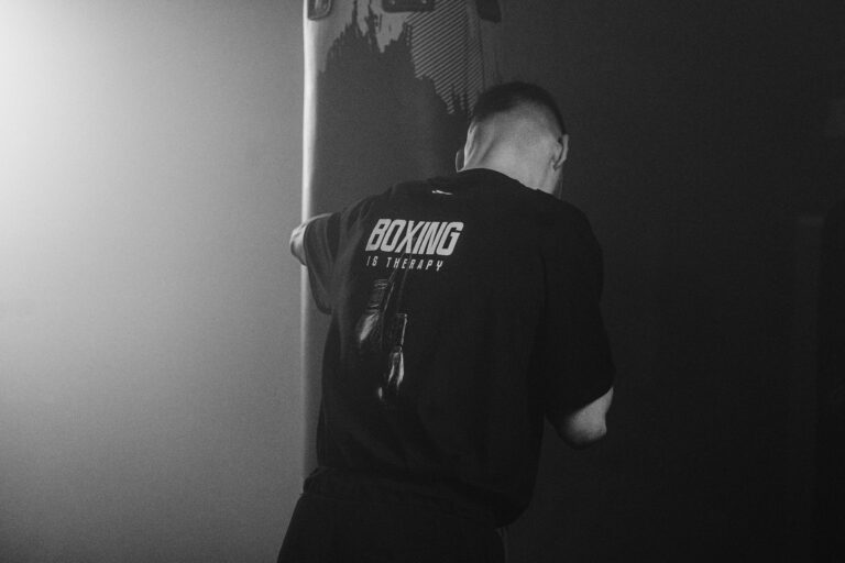MMA, Muay Thai, BJJ – jak wybrać odzież treningową dopasowaną do dyscypliny