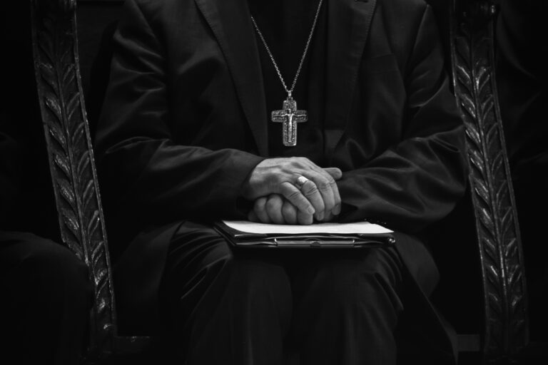 Były proboszcz z Międzybrodzia Bialskiego ponownie wpisany do rejestru. Komisja wskazała na kolejną osobę pokrzywdzoną