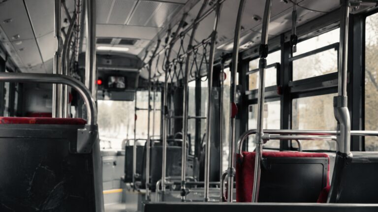 MZK odpowiada na zarzuty po incydencie w autobusie. Prezes wyjaśnia, dlaczego nagranie nie zostanie opublikowane