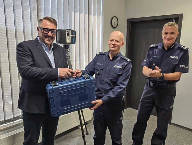 Nowy sprzęt w rękach bielskich policjantów. Skaner 3D przyspieszy oględziny wypadków i przestępstw