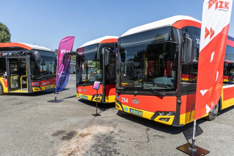 Wodorowe Solarisy wyjechały na ulice Bielska-Białej. Sześć nowych autobusów rozpoczęło regularne kursy