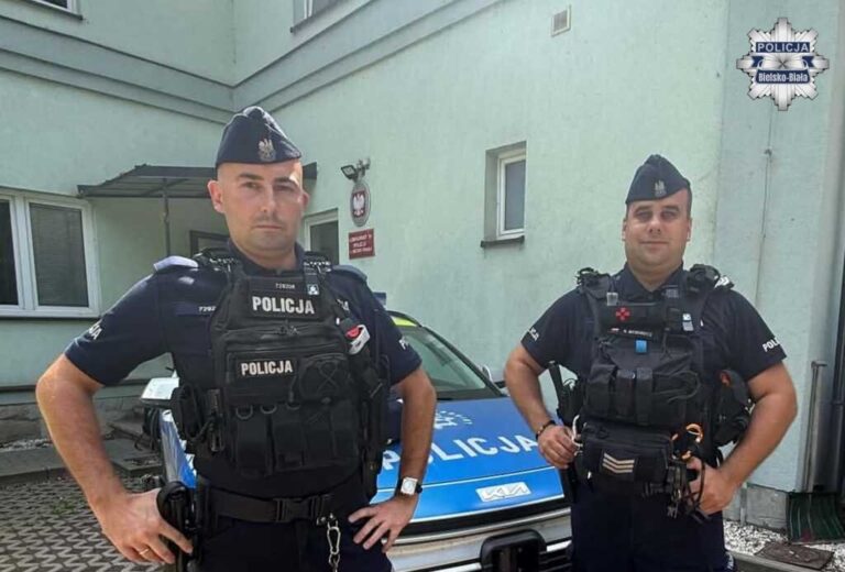 Młoda kobieta była w głębokim kryzysie. Policjanci odnaleźli ją w lesie i ruszyli z pomocą