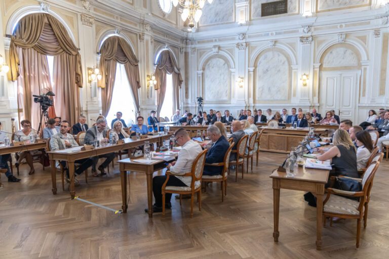 Dwa ronda w Bielsku-Białej otrzymają nowych patronów. Radni zdecydowali, kogo upamiętnią