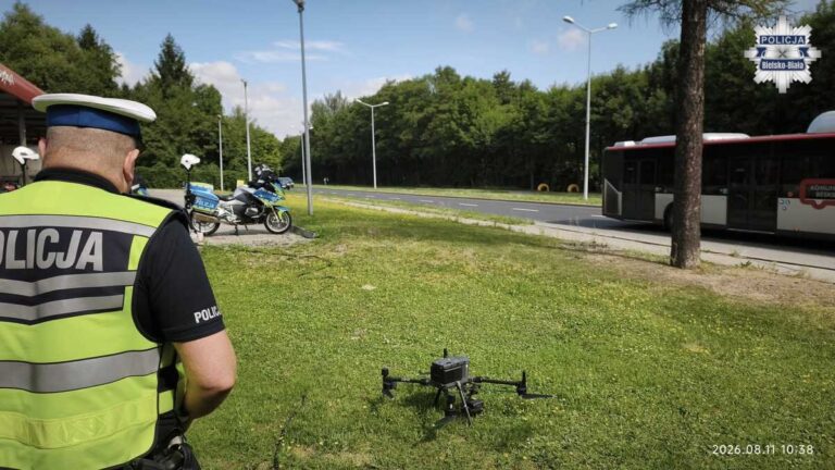 Blisko 40 wykroczeń podczas jednej akcji. Policyjny dron kontrolował przejścia w Bielsku-Białej