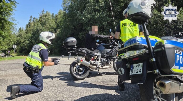 Duża akcja policji w Szczyrku. Skontrolowali 104 motocykle, zatrzymali dowody rejestracyjne i prawo jazdy