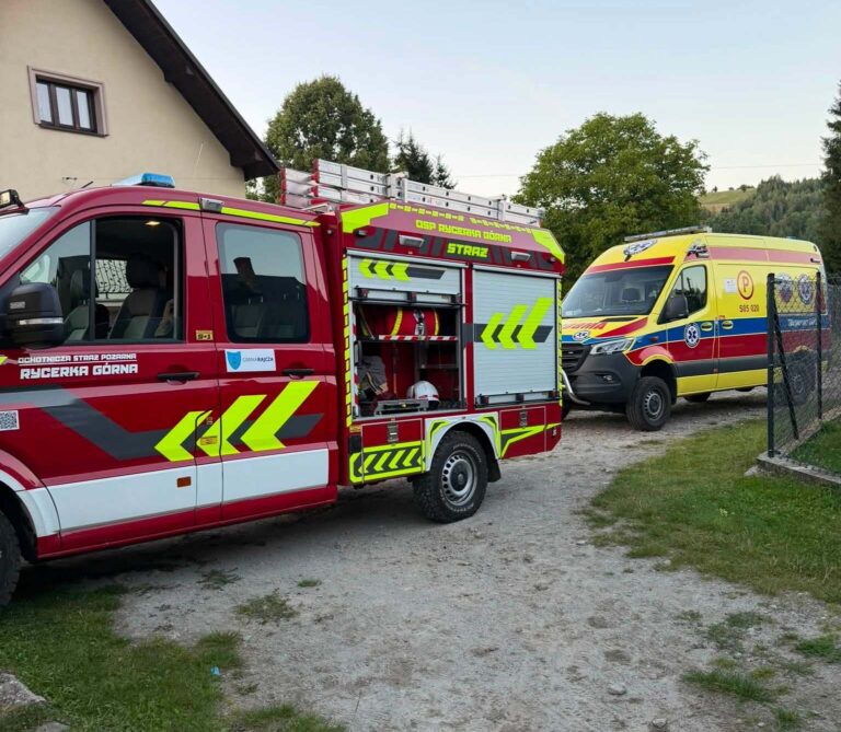 Śmigłowiec LPR lądował wieczorem w Rycerce Górnej. Mężczyzna z urazem głowy trafił do szpitala