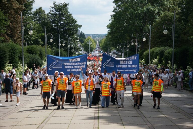 Blisko 2 tysiące pielgrzymów z naszego regionu dotarło na Jasną Górę. Najmłodszy uczestnik miał 7 tygodni