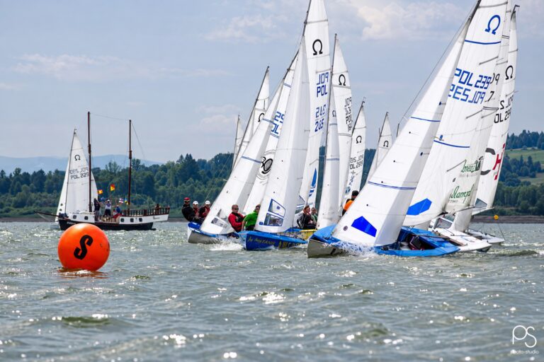 Ponad sto załóg i regaty o krajowe trofea. 32. Memoriał Adama Banaszka nad Jeziorem Żywieckim