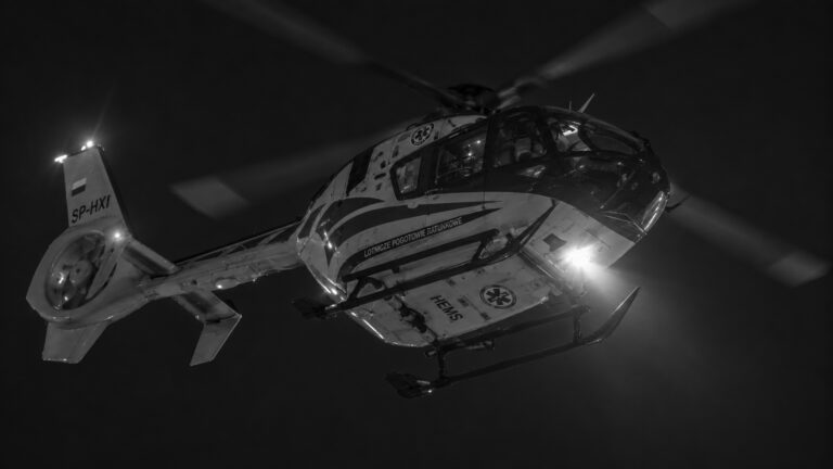 Tragiczny finał niedzielnego wypadku w w gminie Radziechowy-Wieprz. Nie żyje kobieta potrącona na przejściu