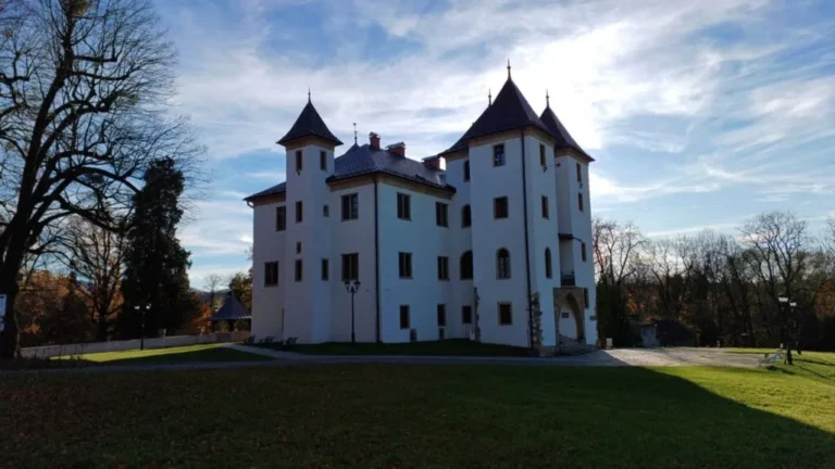 Rycerze opanują zamek w Grodźcu. Turniej ciężkozbrojnych, teatr ognia i cesarskie insygnia
