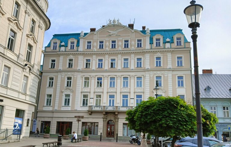 Przyszły cesarz, Piłsudski i tajemnicze stowarzyszenie. Ten hotel był salonem dawnej Białej