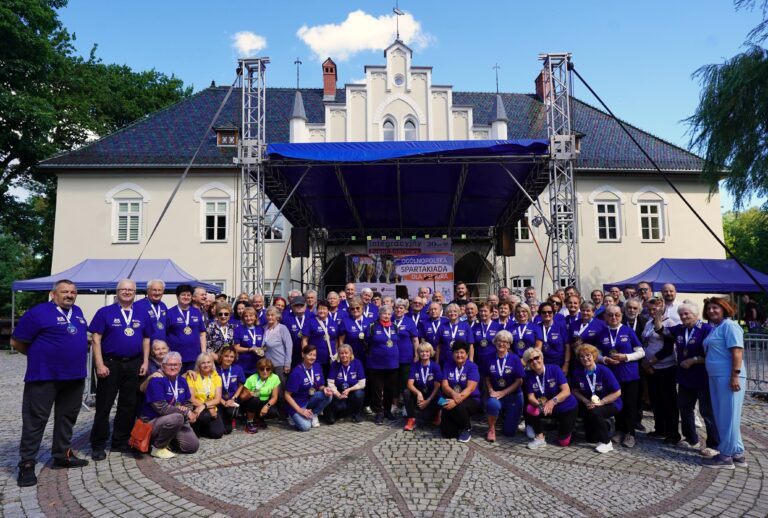 Seniorzy stanęli do sportowej rywalizacji w Łodygowicach. Spartakiadę połączono z ważnym jubileuszem